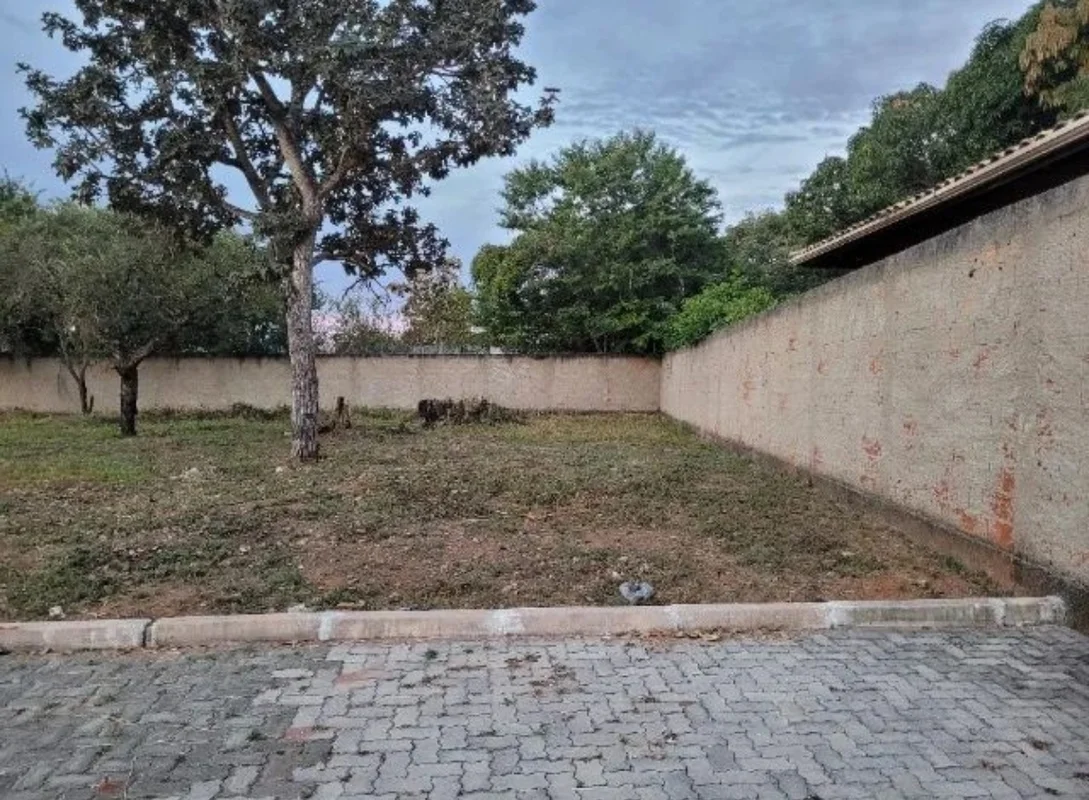 VENDO EXCELENTE LOTE NO CONDOMÍNIO VIA LEBLON- LOTE PLANO 400 M2 - CONDOMÍNIO FO...