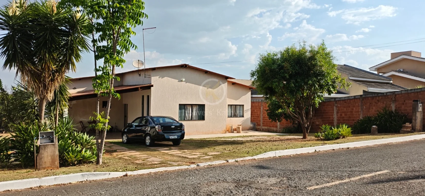 IMÓVEIS KATHYA VENDE:Casa térrea edificada em um terreno de 1.300mts² contendo 0...