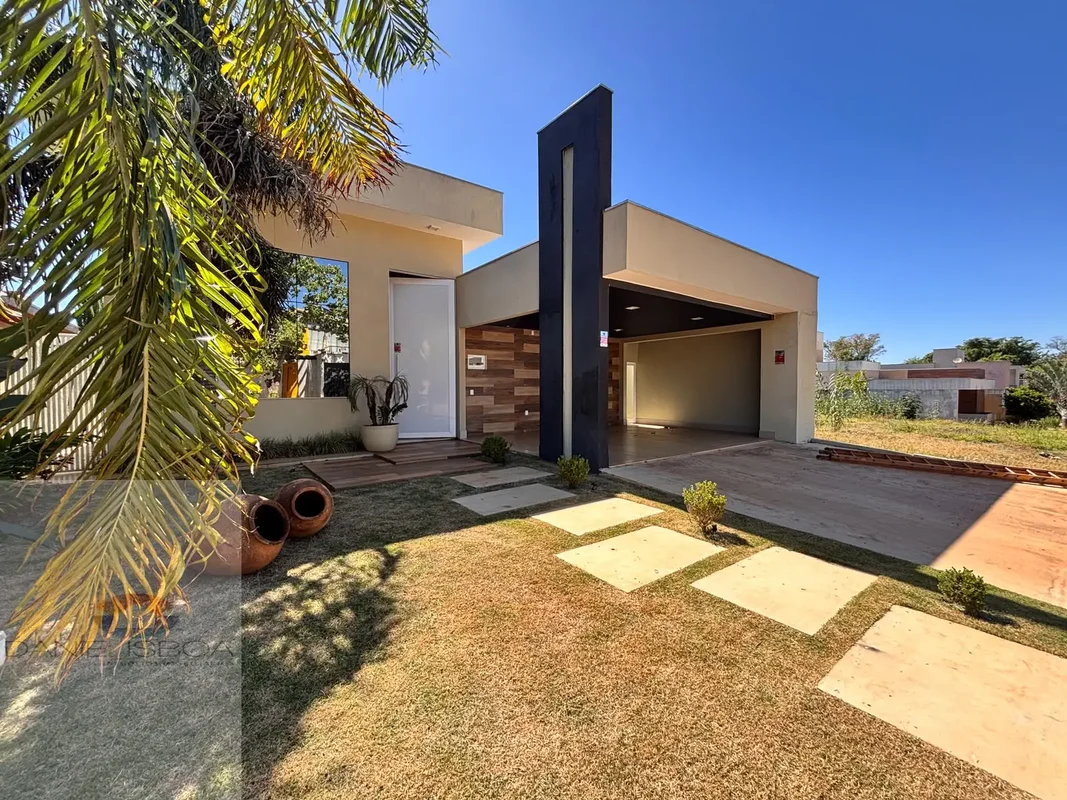 CASA SEMIMOBILIADA COM 3 SUÍTES NO RESIDENCIAL OLIVA – LAGO SUL!Casa moderna, so...