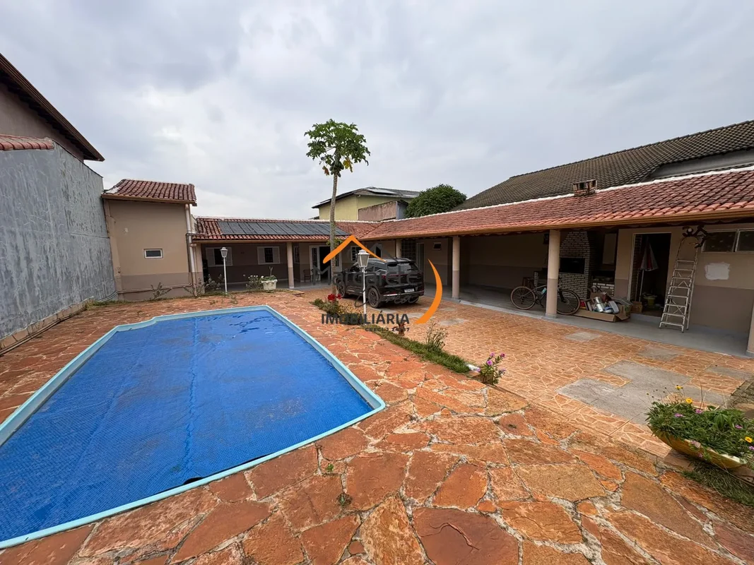 Imobiliária Margarete Corrêa vende casa térrea de 3 quartos no Condomínio Vivend...