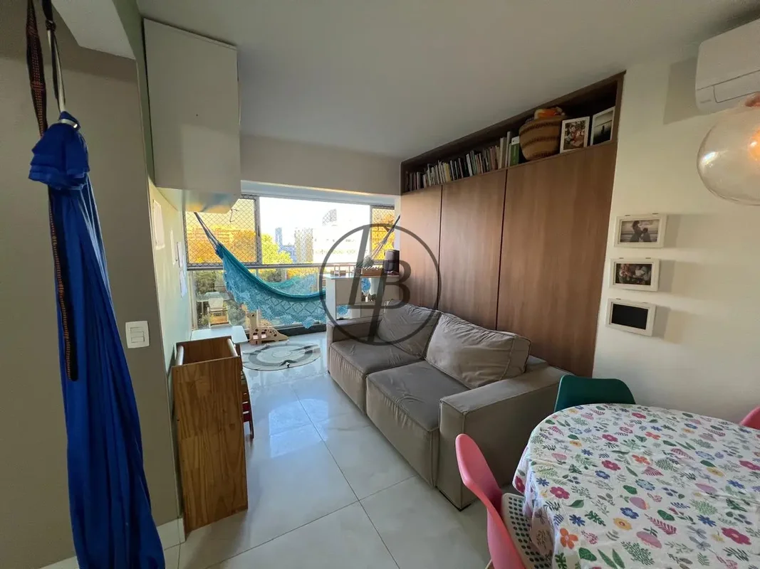 EXCELENTE APARTAMENTO REFORMADO | 2 QUARTOS | ASA NORTEÓtima oportunidade para m...
