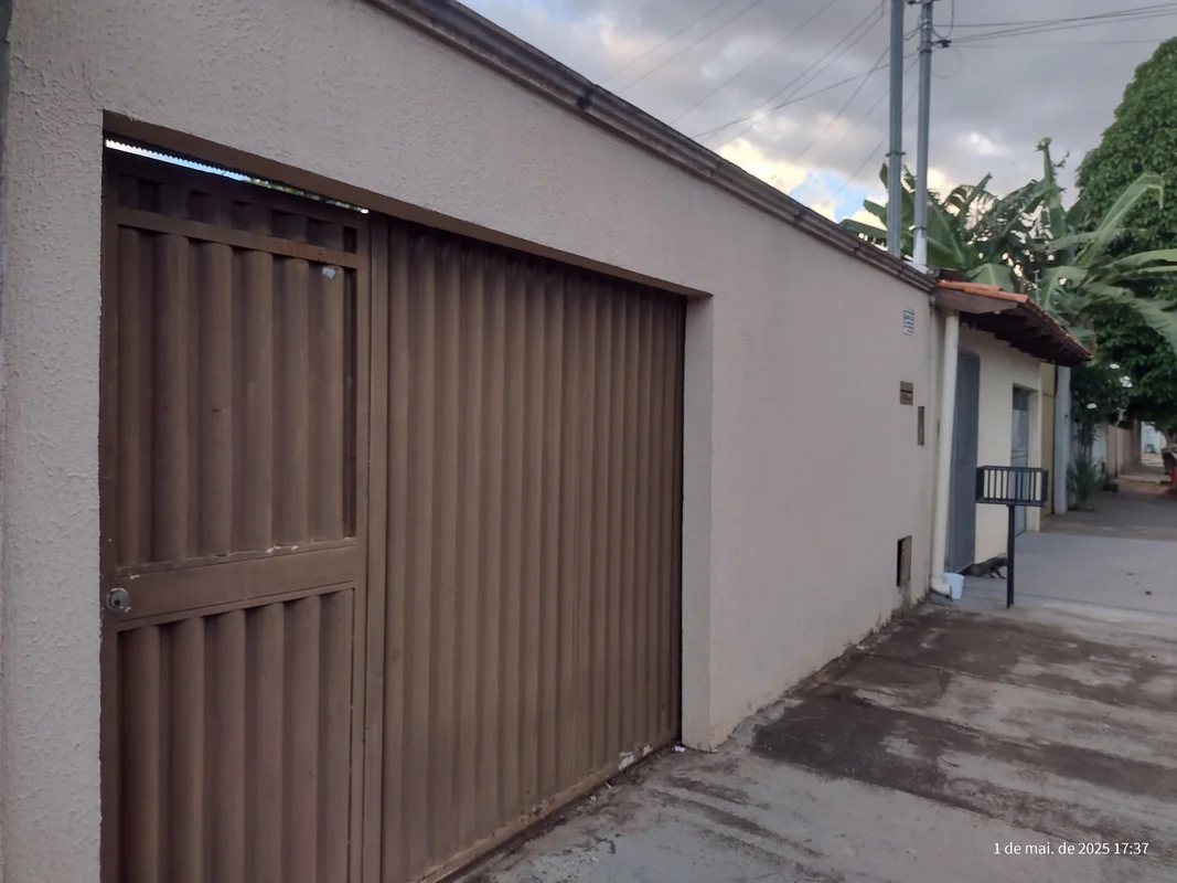 LOTE INTEIRO – 210M2 - 5 minutos do Buriti Shopping - 03 Quartos sendo 1 suíteFI...
