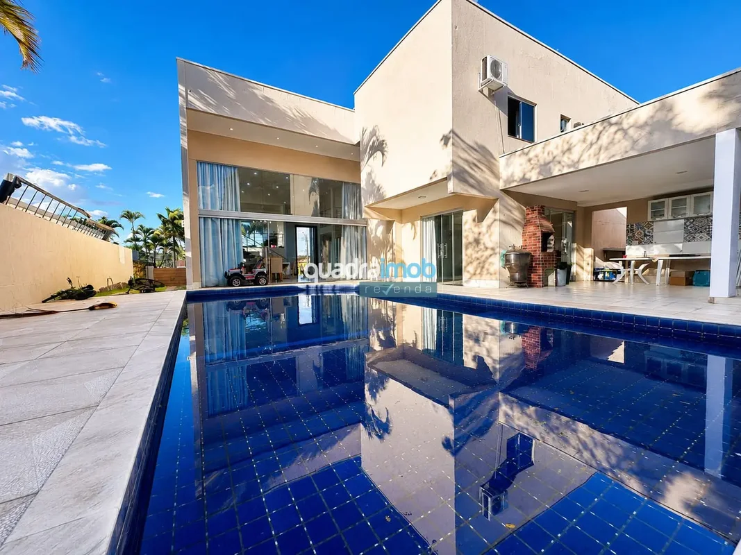 EXCELENTE CASA DE ALTO PADRÃO NO LAGO NORTE, COM 403M², 5 SUÍTES, PISCINA AQUECI...