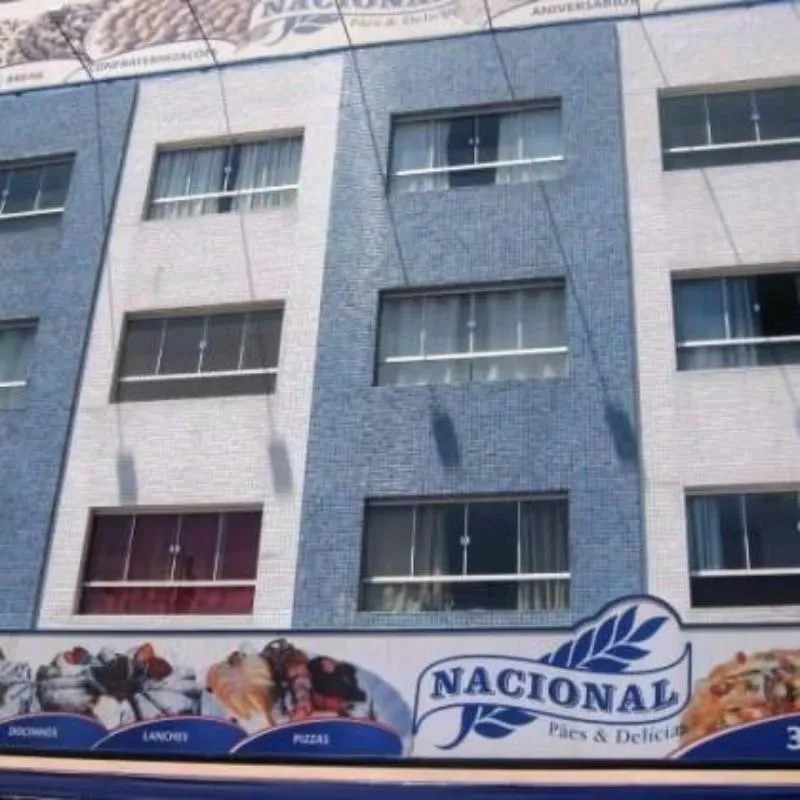 Apartamento de 1 quarto, sala, cozinha com armários e banheiro social com box.2º...
