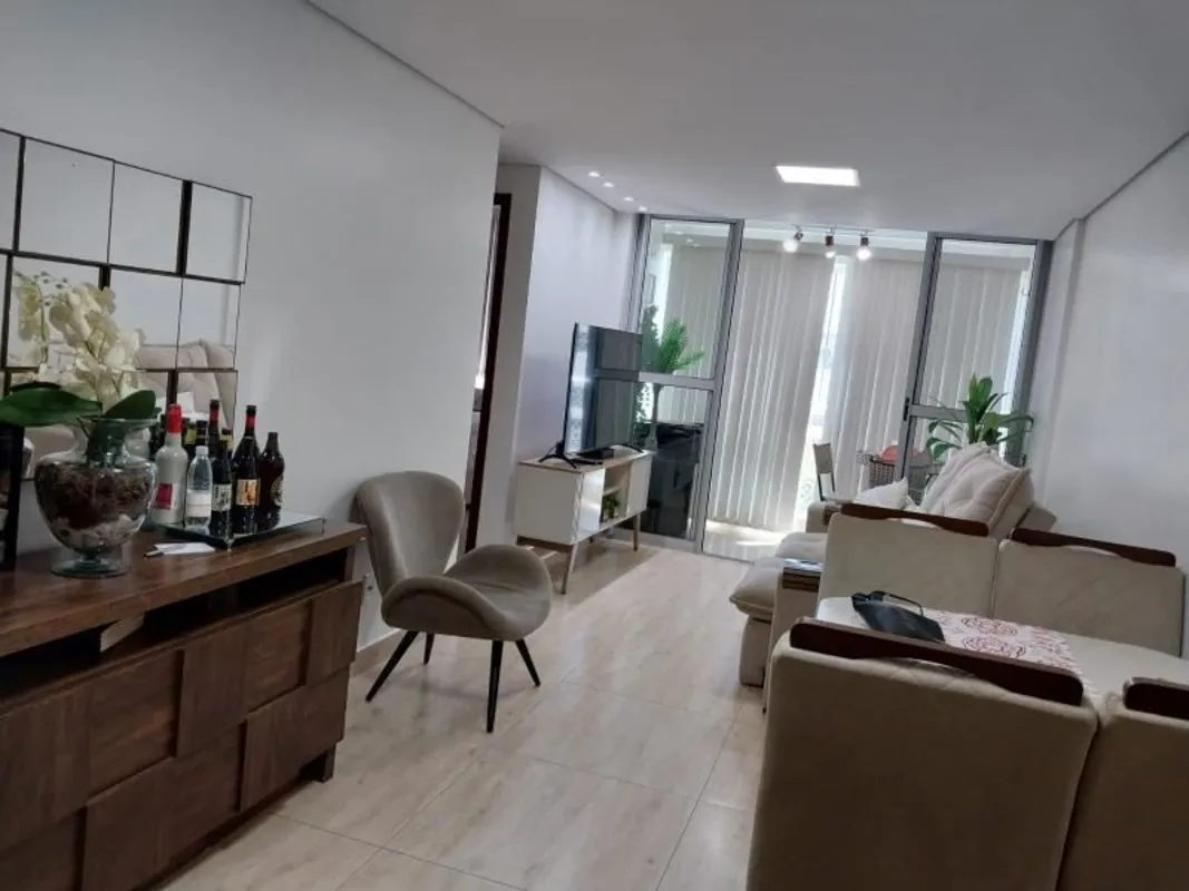 - Apartamento em excelente localização;- De frente;- Facil acesso a entrada e sa...