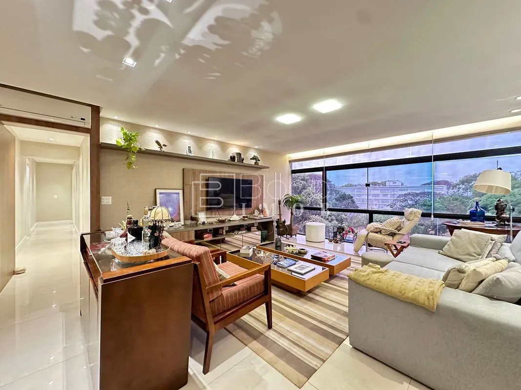 APARTAMENTO REFORMADO SEMI-VAZADO NASCENTE COM VISTA LIVRE.São 161m² úteis:- Sal...