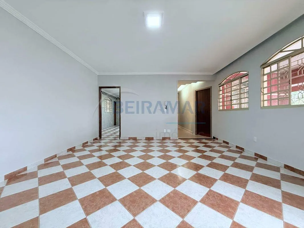 Se você busca um imóvel confortável, espaçoso e com ambientes bem distribuídos, ...