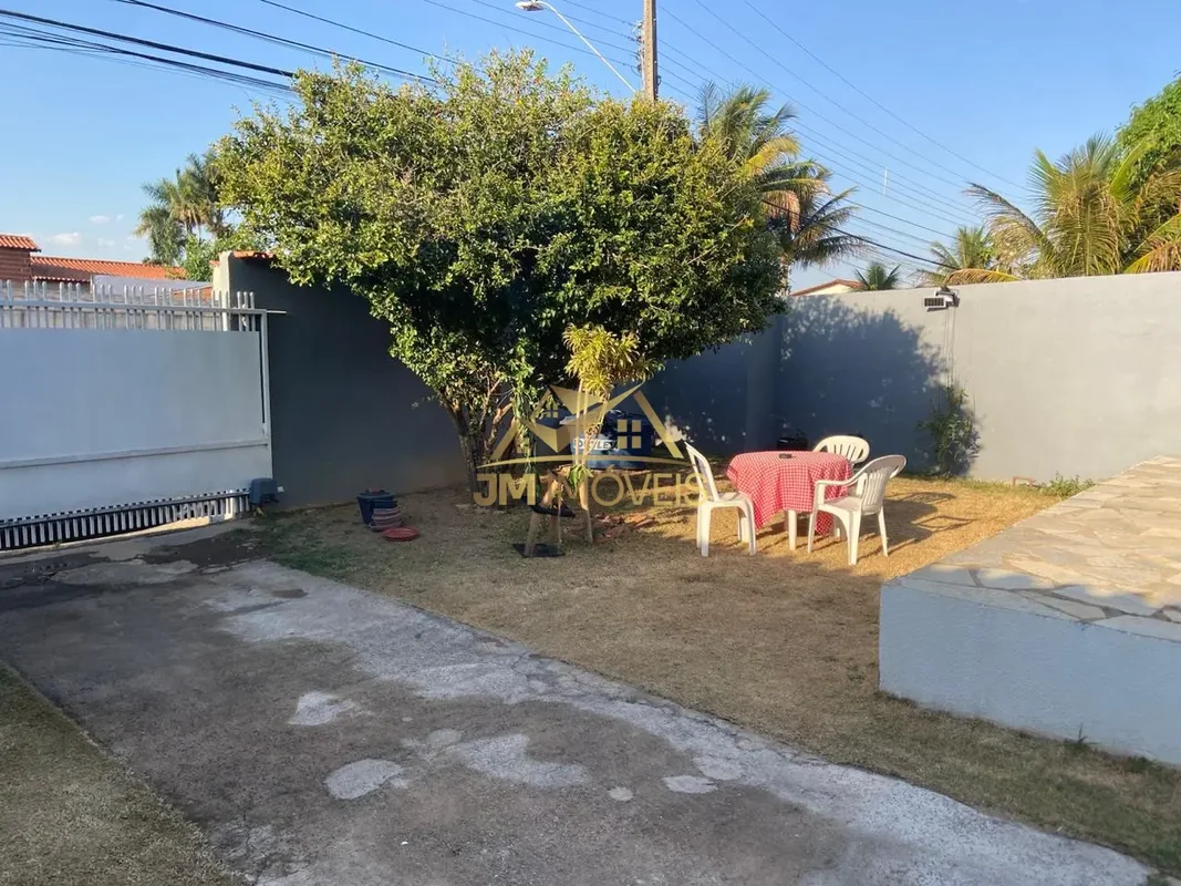 Casa espaçosa e confortável, ideal para quem busca tranquilidade, privacidade e ...