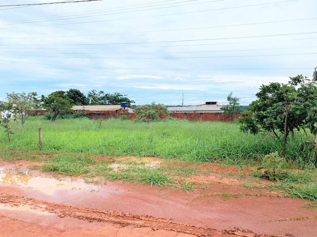 Julisce Alencar Assessoria Imobiliária vende...Lote localizado no Condomínio Est...