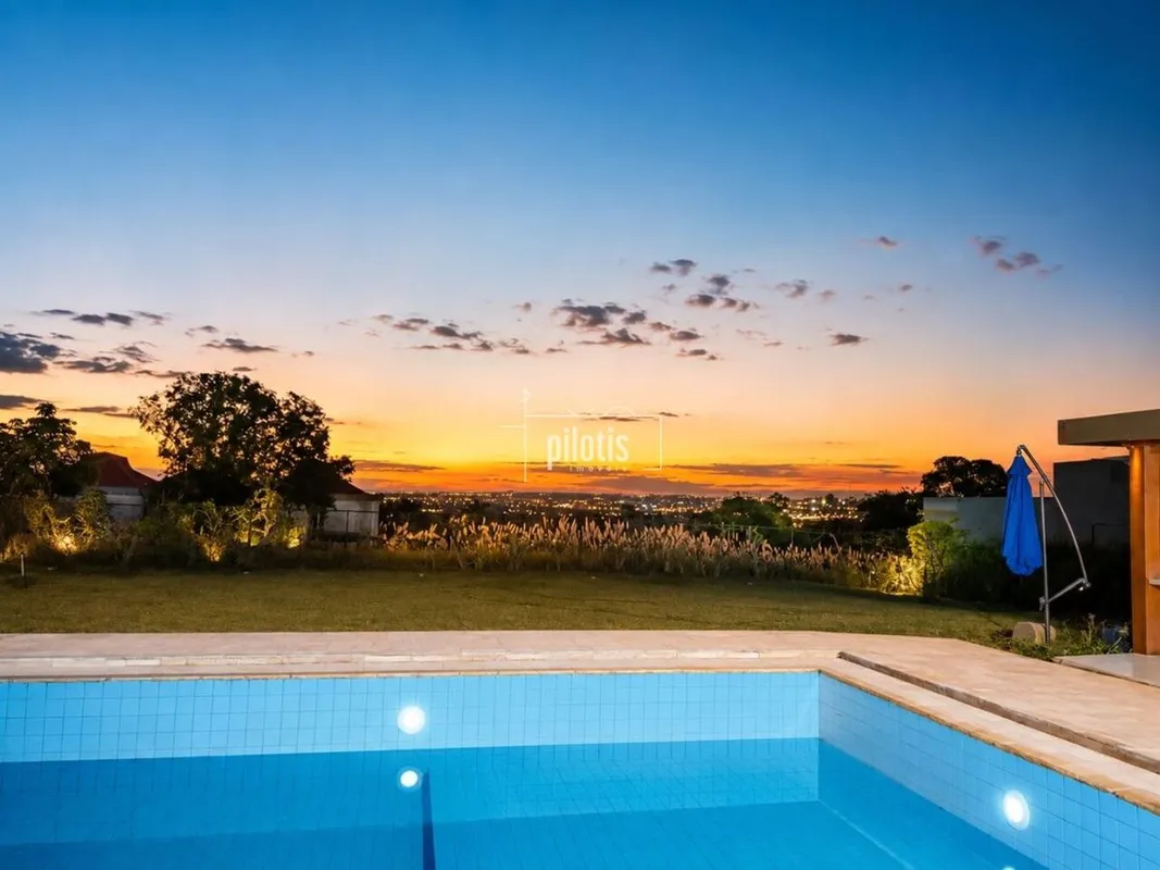 Casa terrea muito bem localizada !!- 3 suites.- Area gourmet.- Piscina.Agende ag...