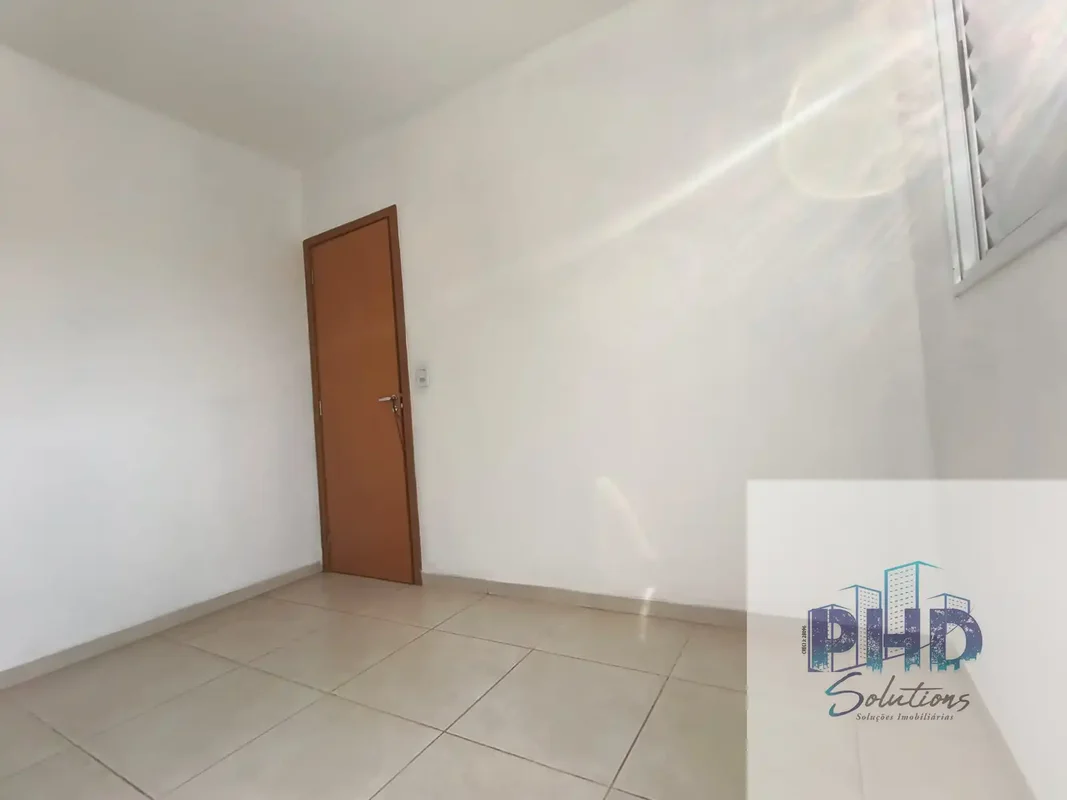 Apartamento 2 quartos sendo um suite com armarios nos banheiros e cozinha e area...