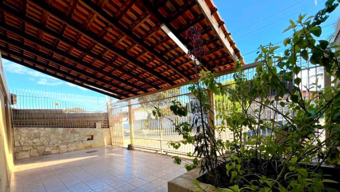 CASA ESPETACULAR EM TAGUATINGA NORTE — ESCRITURADA, COM HABITE-SE E RENDA! 350 m...