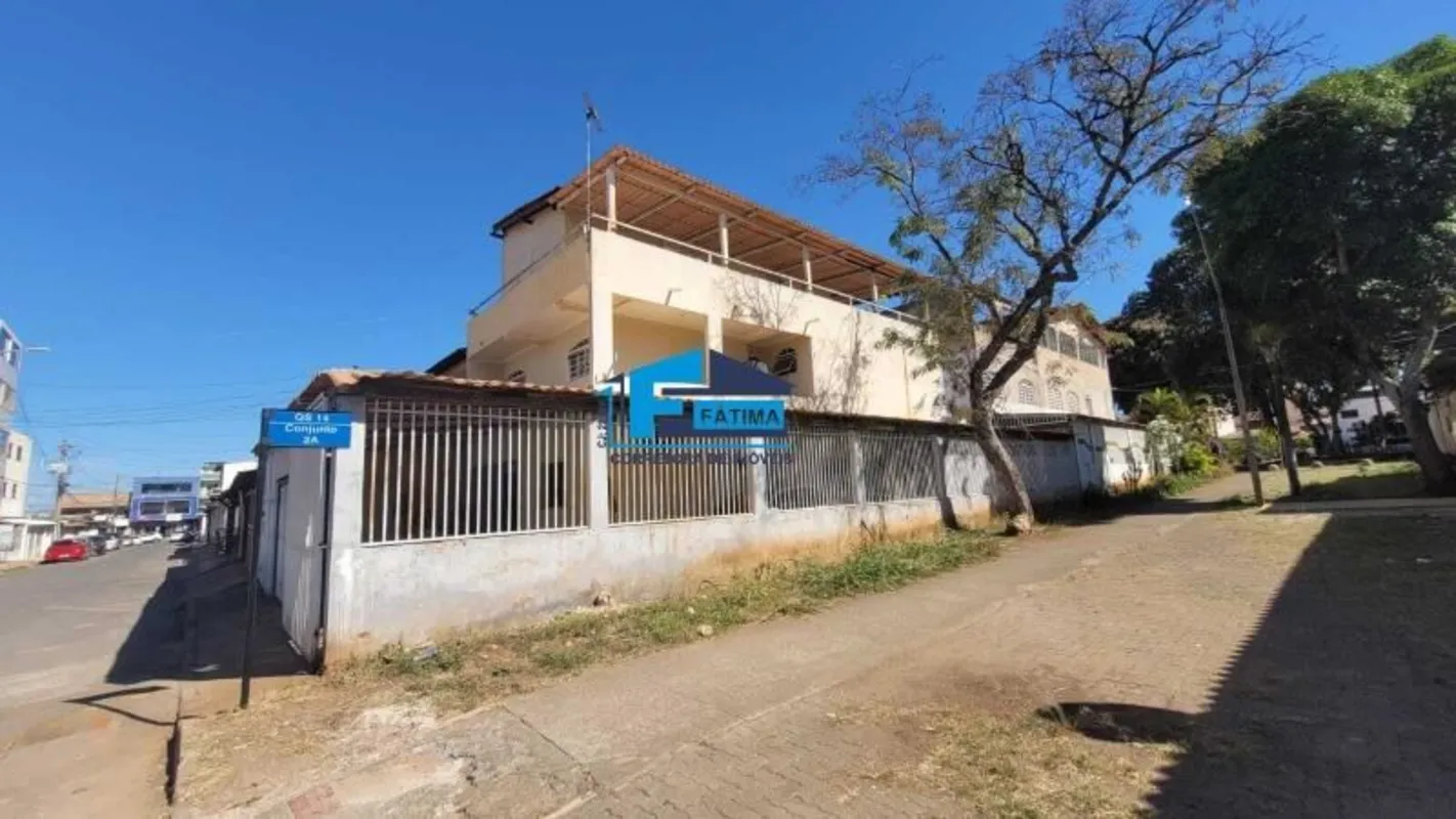 Sobrado para investimento com duas moradias, com entradas independentes, energia...