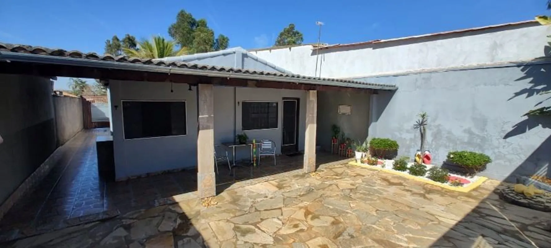 - Casa baixa em excelente condominio;- Composta de: sala, 3(TRÊS) quartos, sendo...