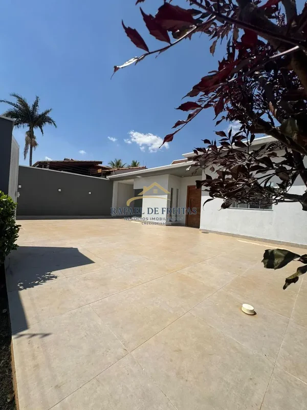 OPORTUNIDADE! *Casa de Alto padrão a VENDA em VICENTE PIRES*Lote de 600 metros L...
