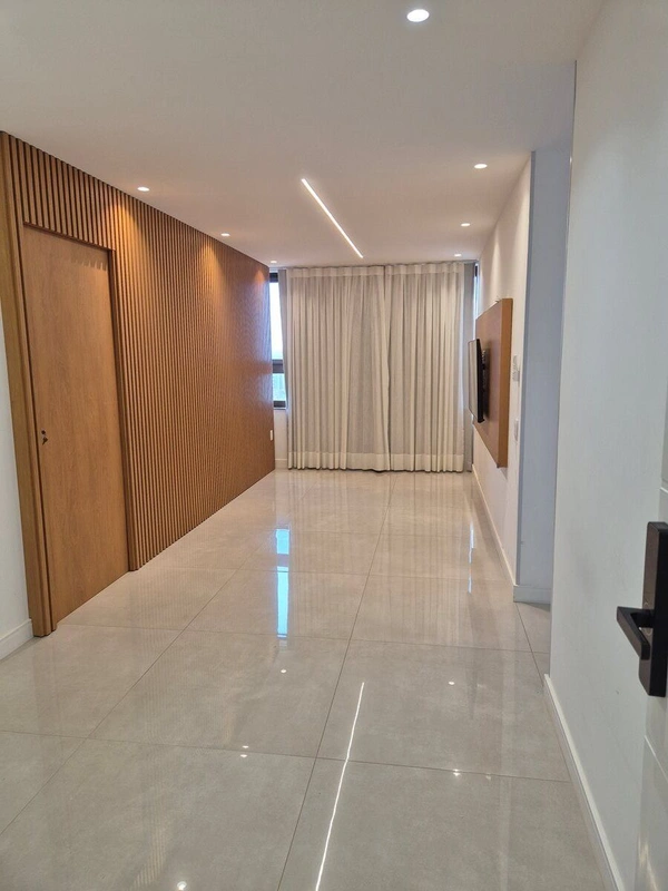 Vendo ótimo apartamento já reformado, de dois quartos sendo uma suíte, no edifíc...