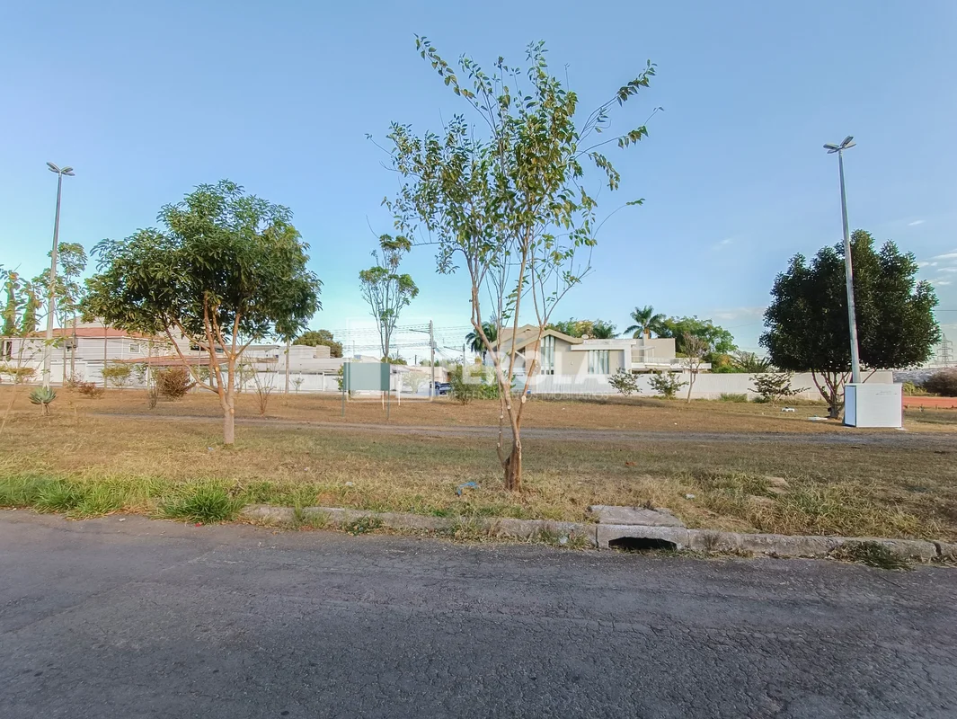 Oportunidade rara no Guará!Lote em excelente localização, perto do metrô, e apen...