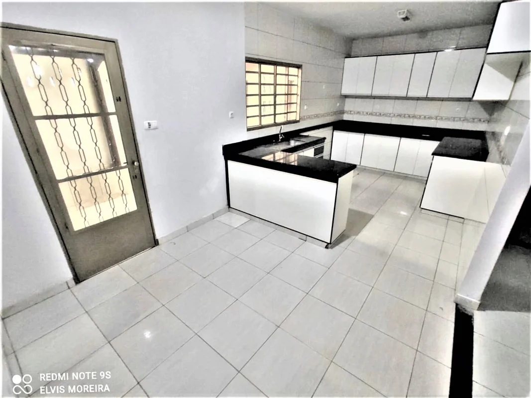 CASA À VENDA DE 3 QUARTOS, 1 SUÍTE, COM MÓVEIS PLANEJADOS, NA VILA JOÃO XXIII (B...