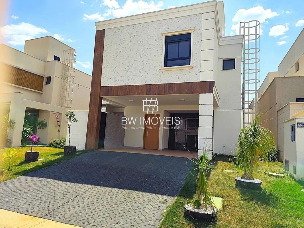 VENDO!! Sobrado 4 quartos sendo 3 suítes plenas, quintal com paisagismo, Área go...