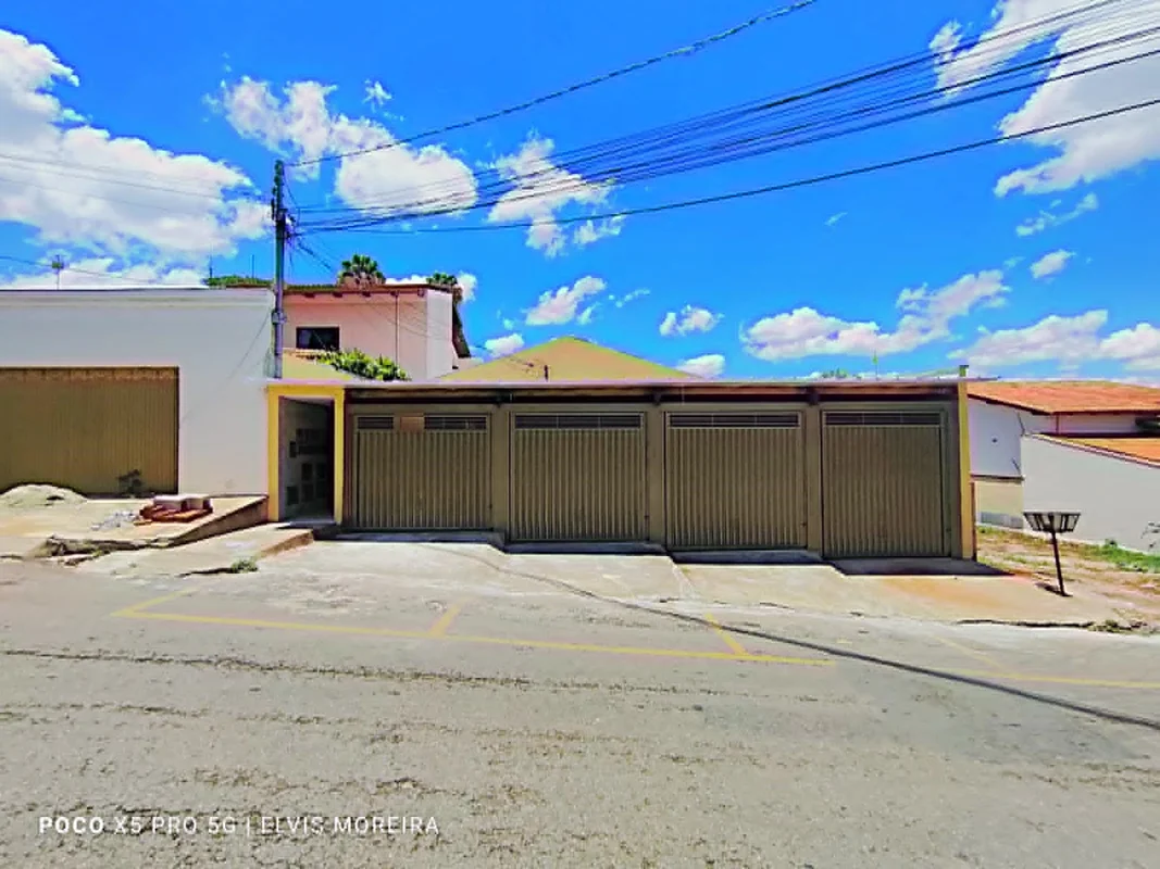 5 (CINCO) CASAS À VENDA, LOTE INTEIRO DE 540 METROS QUADRADOS, NO BAIRRO JUNDIAÍ...