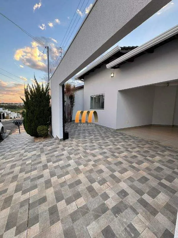 Casa JARDIM ITÁLIA - 3/4 sendo uma suíte - Garagem coberta para 2 carros- Sala c...