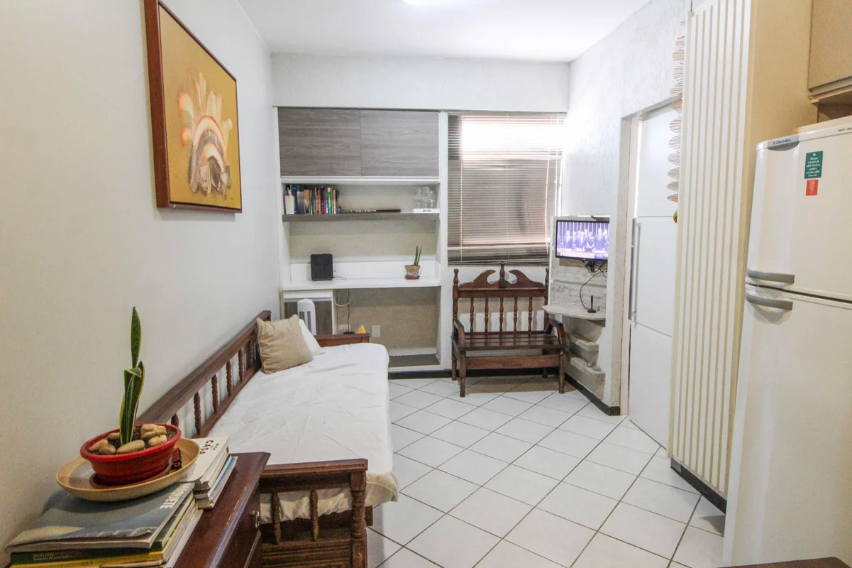Conquiste a praticidade e o conforto em uma kitnet reformada, mobiliada e com vi...