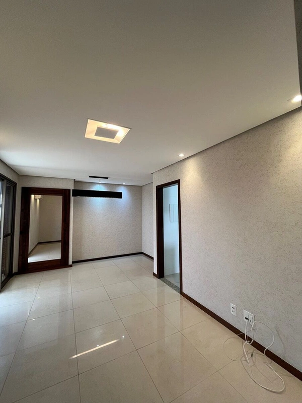 Alugo apartamento na Rua 37 sul, Apt 1706, Ed Cezanne, ótima localização, reform...