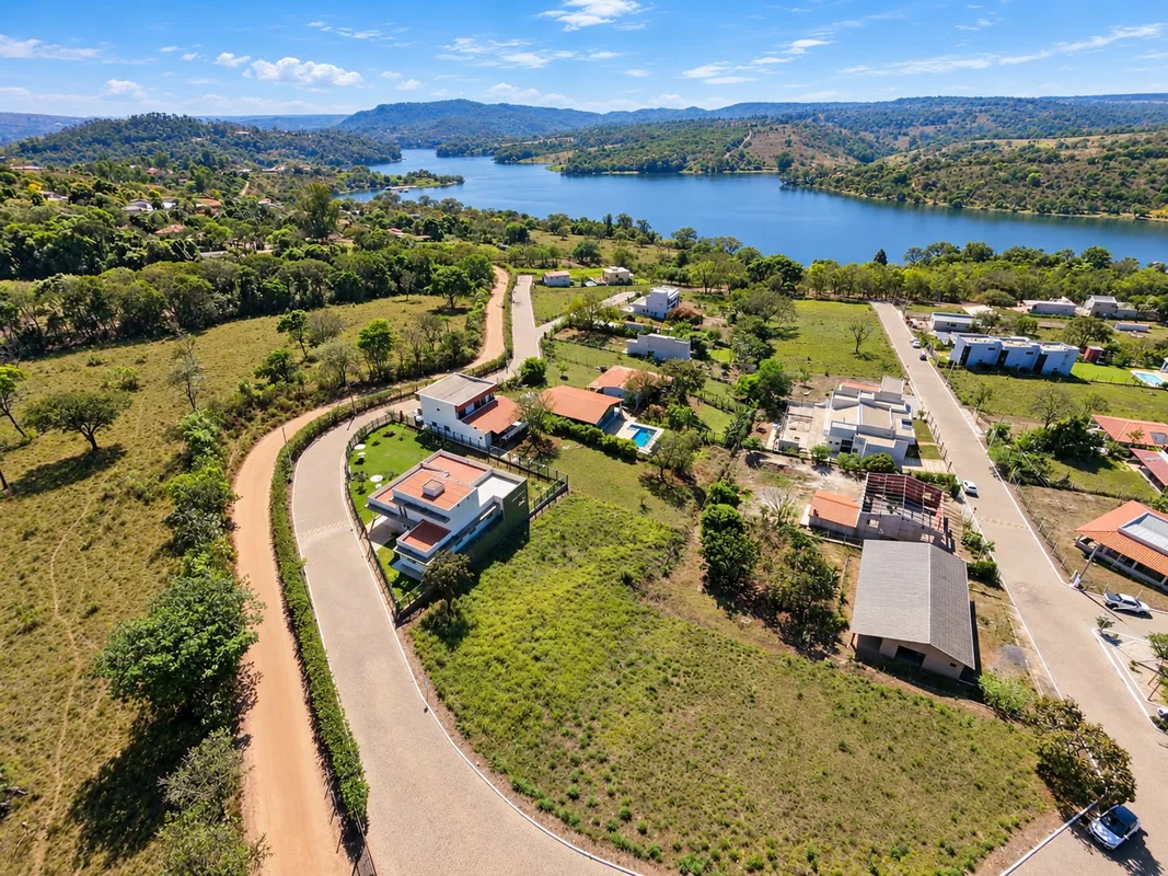 VENDA | LOTE | CONDOMÍNIO ESTÂNCIA SOLLARIUM | LOCALIZADO ÀS MARGENS DO LAGO COR...