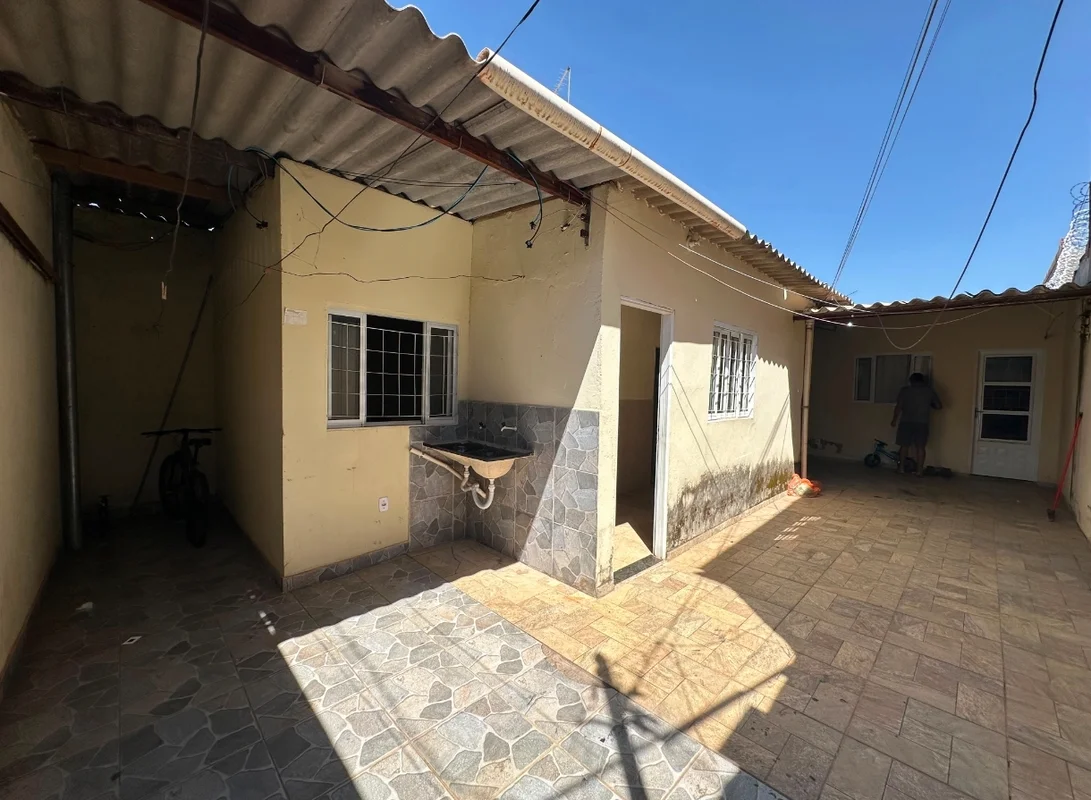 Ótima Oportunidade Para Investir 1 Casa São 2 Quartos Sala Cozinha Banheiro 2 Ca...