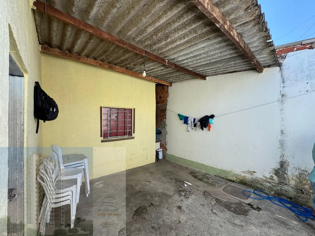 Descubra uma casa moderna e confortável na Quadra 114, Recanto das Emas, DF. Com...