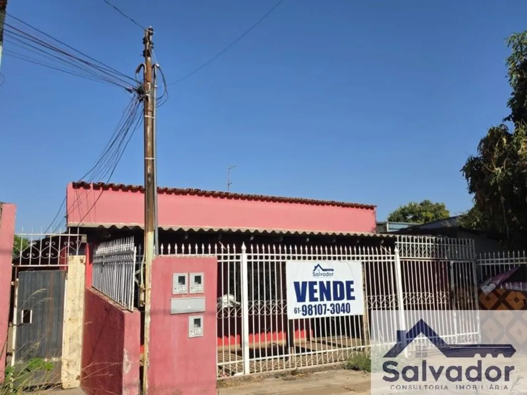 SALVADOR IMÓVEIS vende: Casa ( lote 300m² ) para reforma na QSD 37 Taguatinga Su...