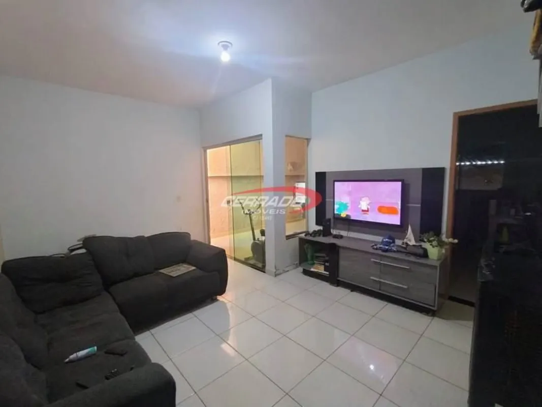 Casa 3 quartos sendo um suíte, sala, banheiro social, cozinha com armários, quin...