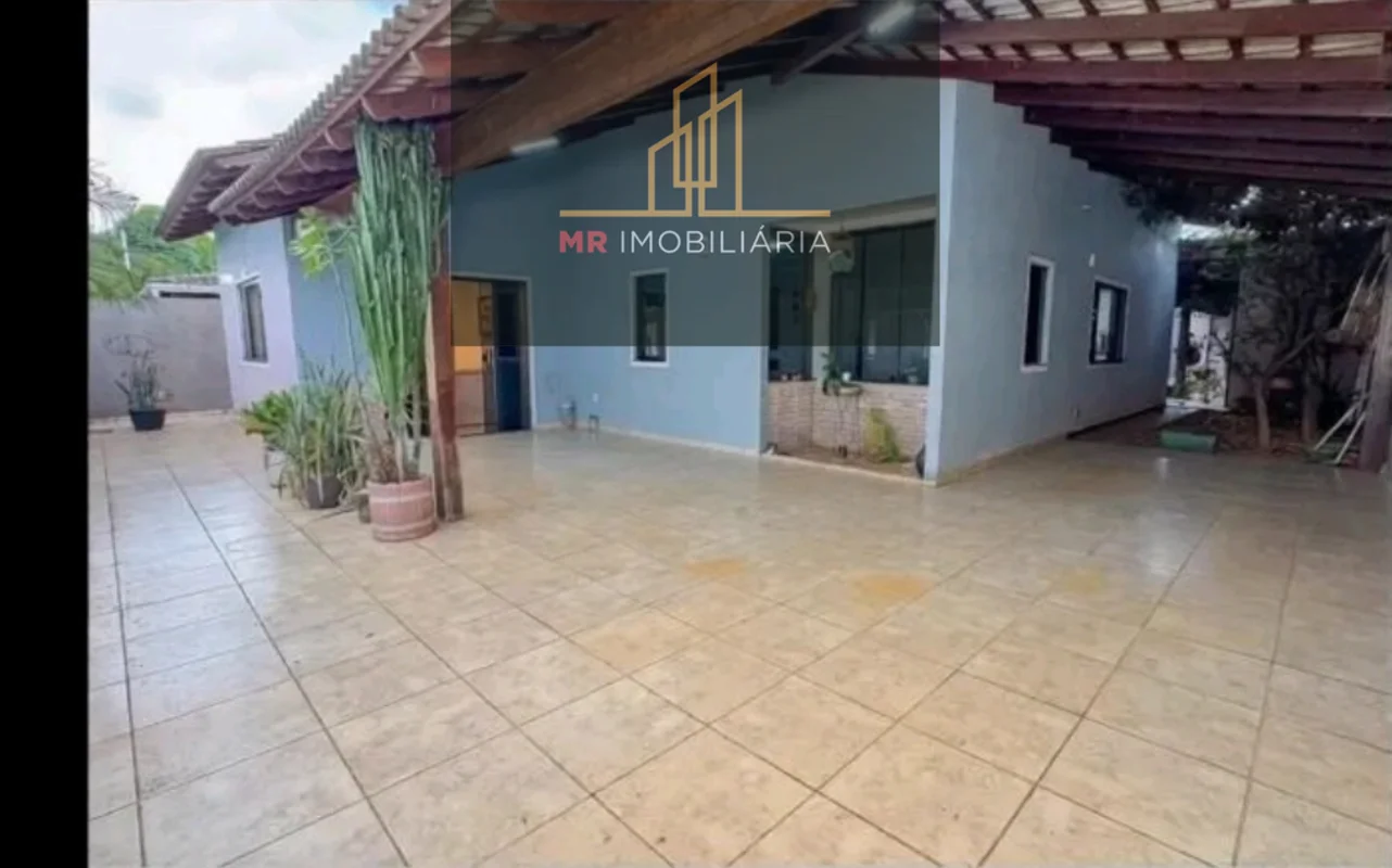 OPORTUNIDADE EM VICENTE PIRES!Linda casa na Rua 10 de Vicente Pires, dentro de c...