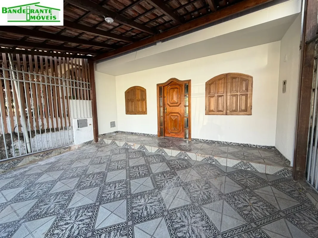 EXCELENTE SOBRADO, COM APROXIMADAMENTE 200m²IMÓVEL COMPOSTO POR:TÉRREO: - GARAGE...
