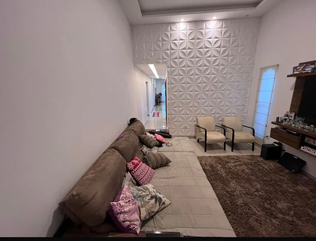Vendo excelente casa térrea em condomínio na Rua 04 de Vicente Pires, em terreno...