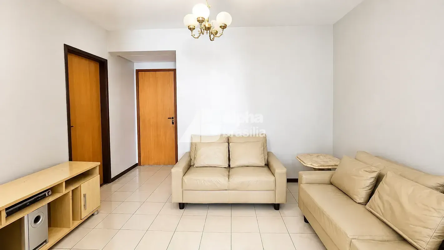 Sala ampla em 03 ambientes, decorada e mobiliada com: Mesa de jantar Sofá Rack C...