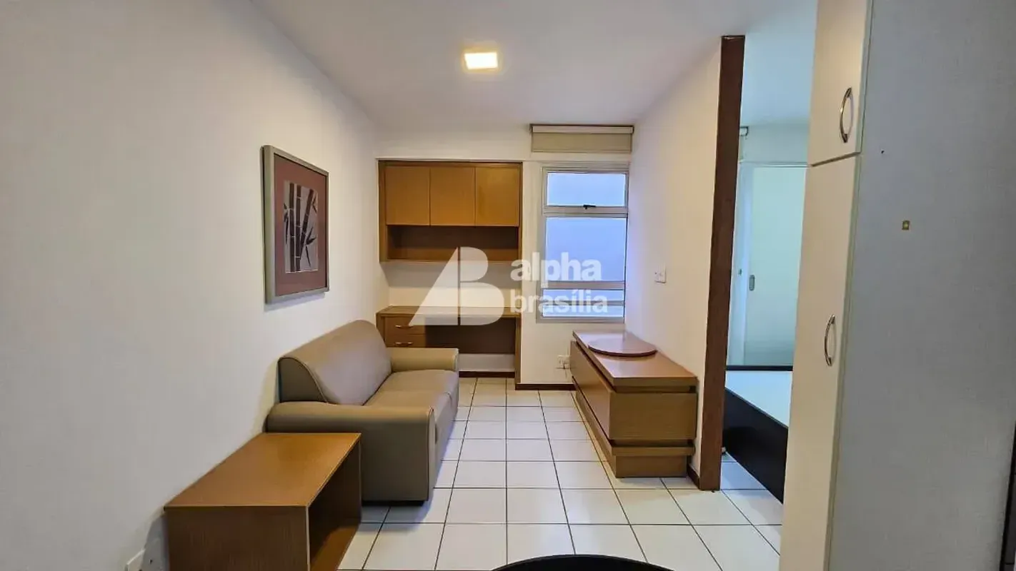 Kitnet Mobiliada 25m²Sala com sofá e rack para computadorQuarto com cama de casa...