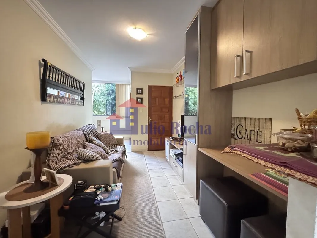 JULIO ROCHA IMOBILIÁRIA VENDE!LINDO APARTAMENTO, NASCENTE, REFORMADO NO CRUZEIRO...