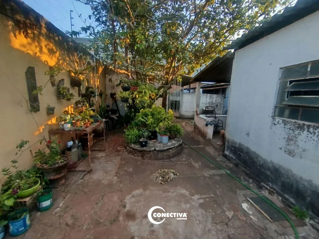  Comentários do corretor: Lote com casa e barracão nos fundos, com 360 m² ( 12 X...