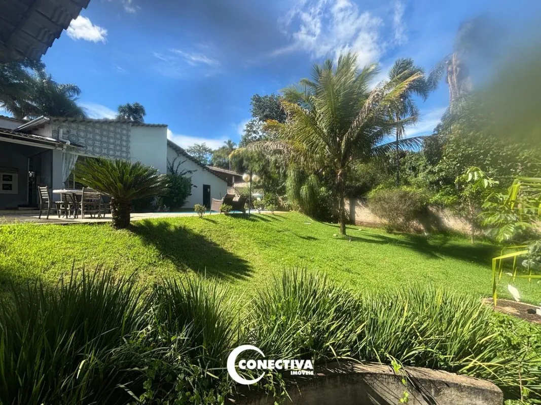  Comentários do corretor: Maravilhosa casa térrea literalmente integrado a natur...
