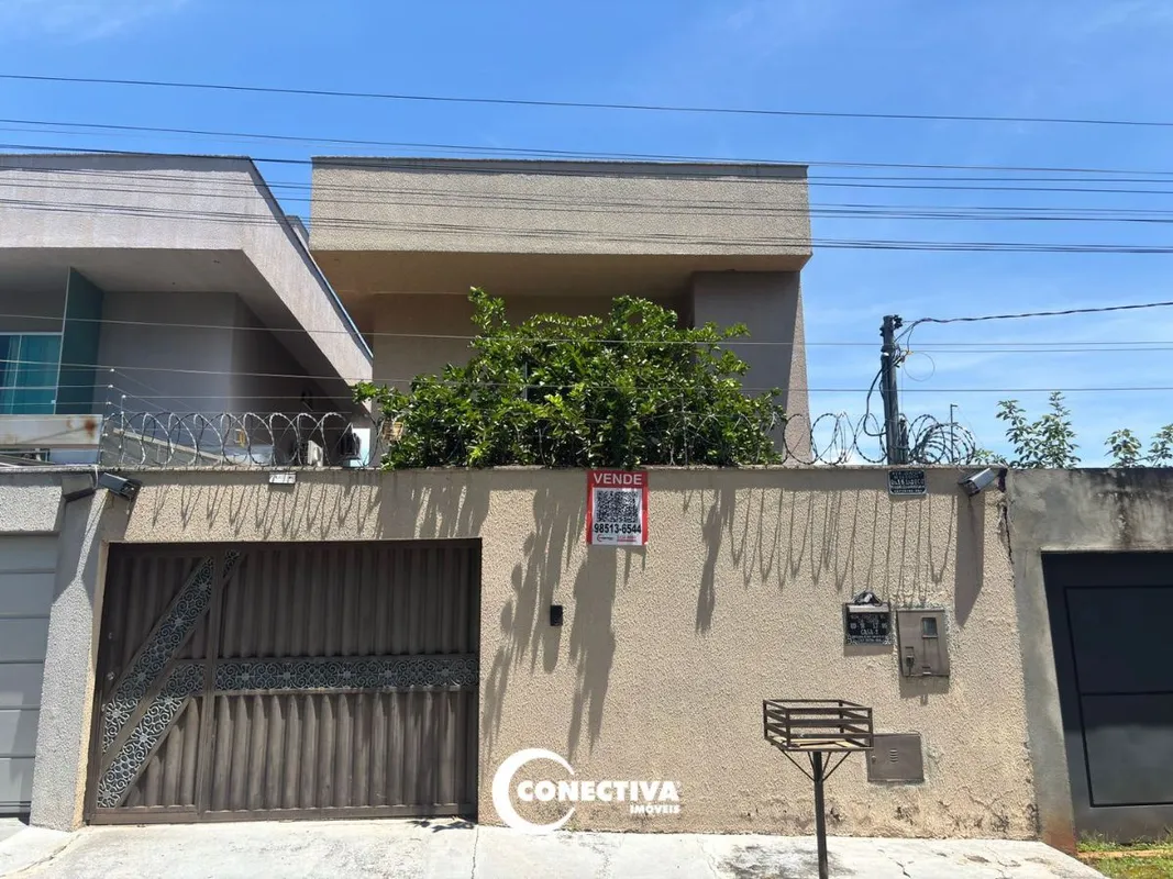 Excelente sobrado à venda com 150m² possuindo 3 quartos com 1 suíte, uma excelen...
