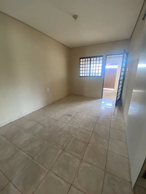 Casa disponível para locação frente com 2 qts sendo 1 suite , sala , cozinha , p...