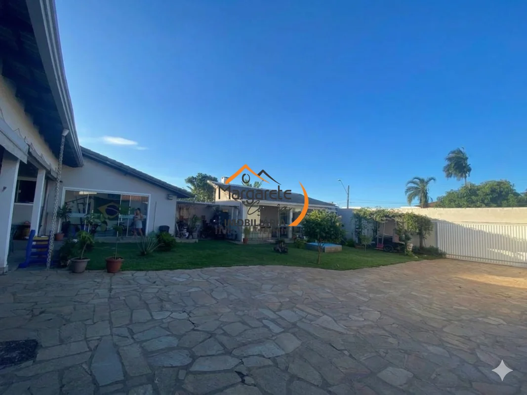 Imobiliária Margarete Corrêa vende casa no Condomínio RKCasa composta de:- 2 Qua...
