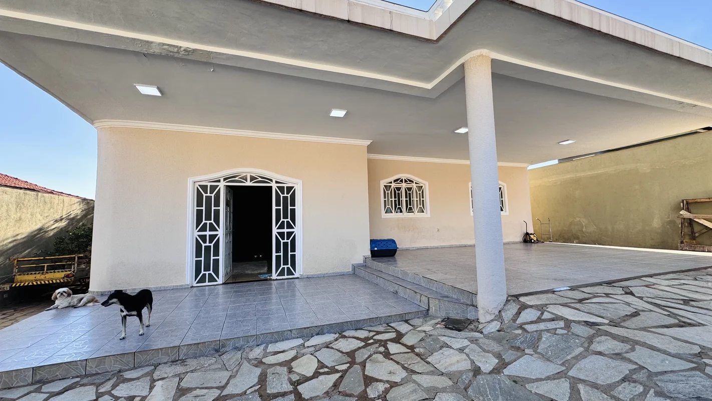 SOBRADO REFORMADO À VENDA EM VICENTE PIRES | RUA 4, 4 SUÍTES, PISCINA E LOTE DE ...