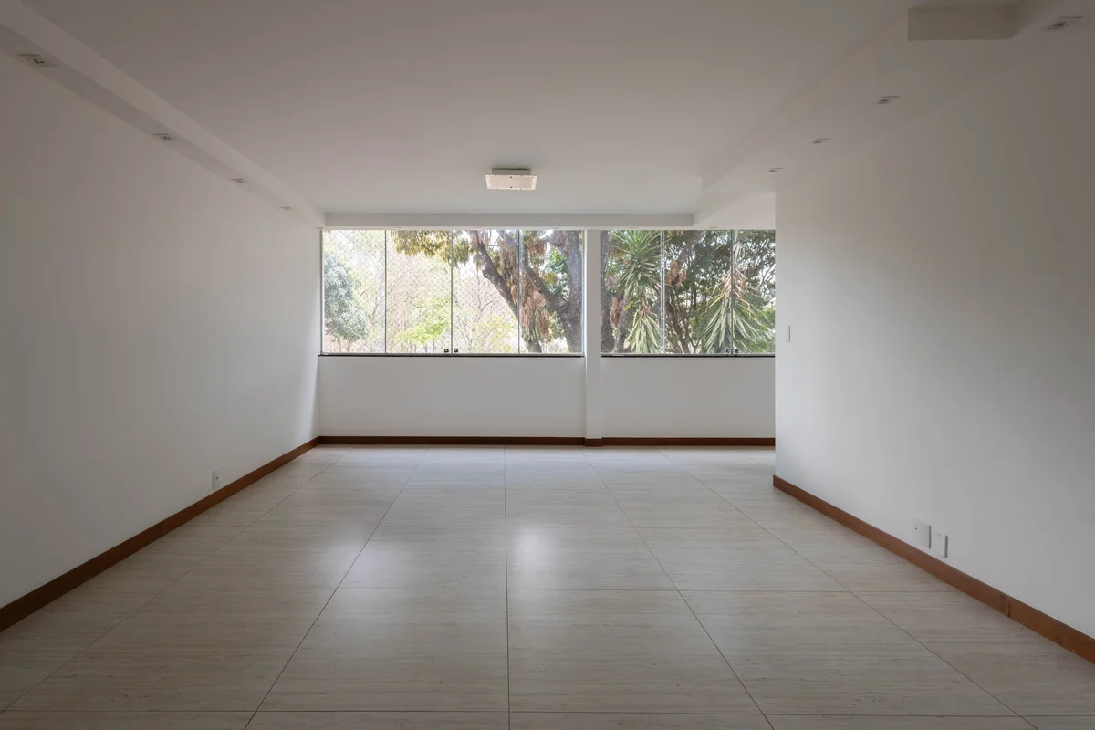 SQS 203 – Asa Sul | Raridade com 145 m², 3 quartos, suíte, nascente e vista livr...