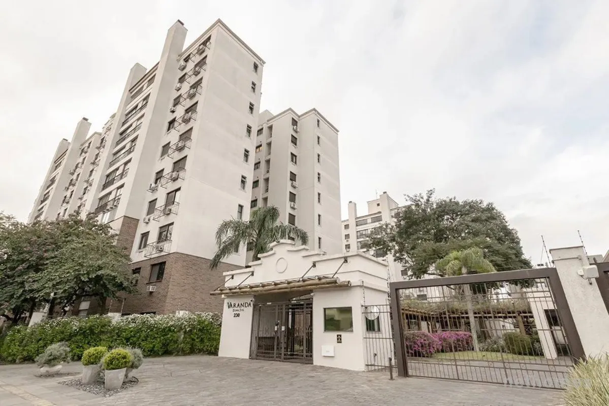 Apartamento com 88,64 m² de área privativa no bairro Tristeza, originalmente com...