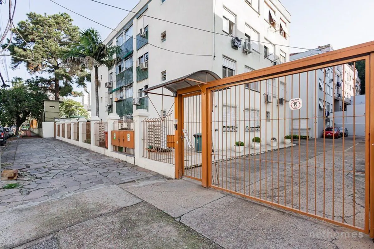 Apartamento 2 Dormitórios Mobiliado e Ensolarado no Passo d?Areia Com Vaga Cober...