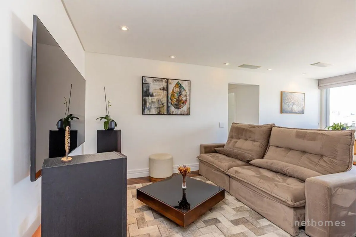 Apartamento muito bem localizado na Rua Lisboa 1194 - 17° andar. Muito sol e ven...