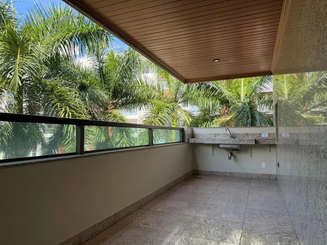 São 4 quartos, todos suítes, com ambientes amplos, excelente iluminação natural ...