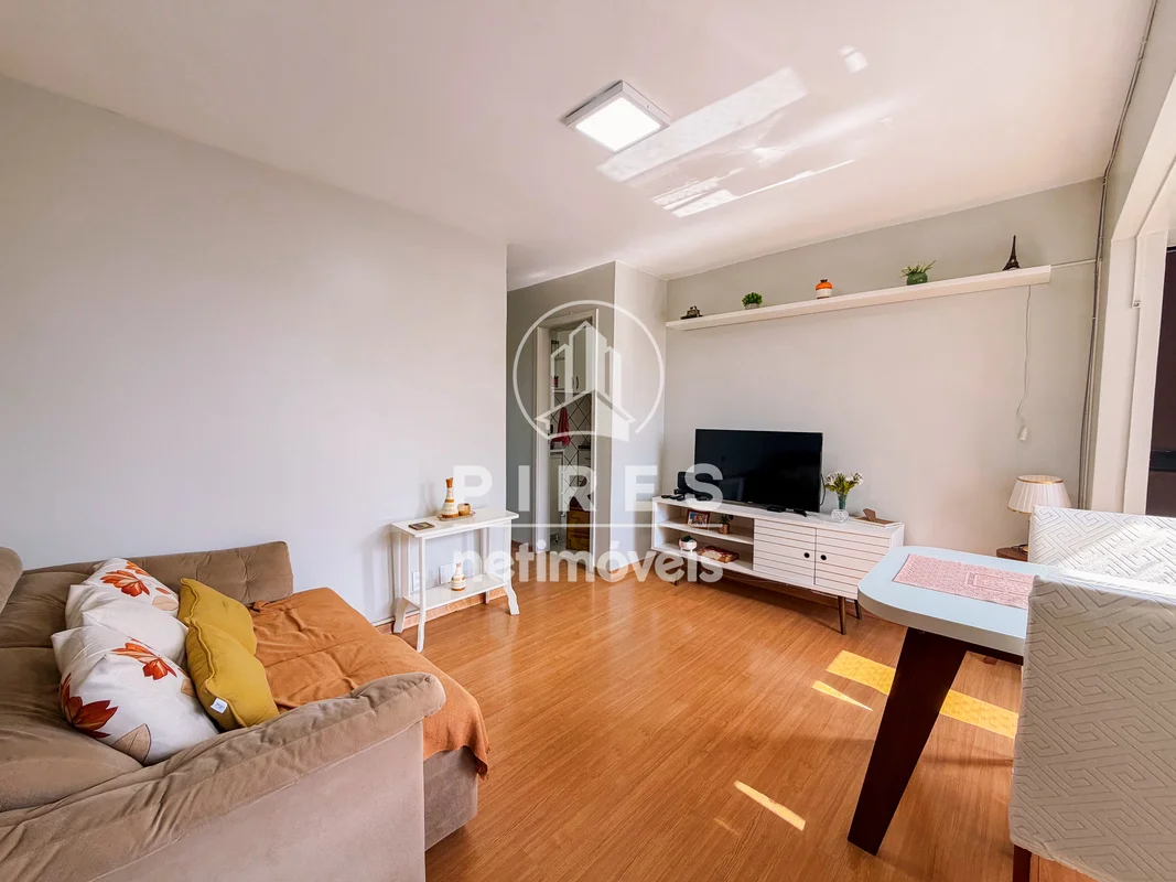 SHCES QUADRA 1311 - VISTA LIVRE, 4º ANDAR.- Sala ampla. - Cozinha com área de se...